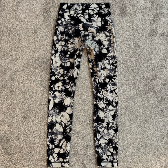 Lululemon Wunder Under Shibori Tie Dye Size 4 Black & White 7/8 Leggings - Picture 10 of 12